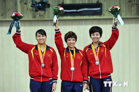 Từ trái qua phải: Nguyễn Thị Thu Hằng, Đặng Hồng Hà và Nguyễn Thị Lệ Quyên.